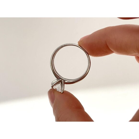 Minimalist Sterling Silver Oval Cut Vintage Cubic Zirconia Wedding Ring - sz 9 - Picture 8 of 10